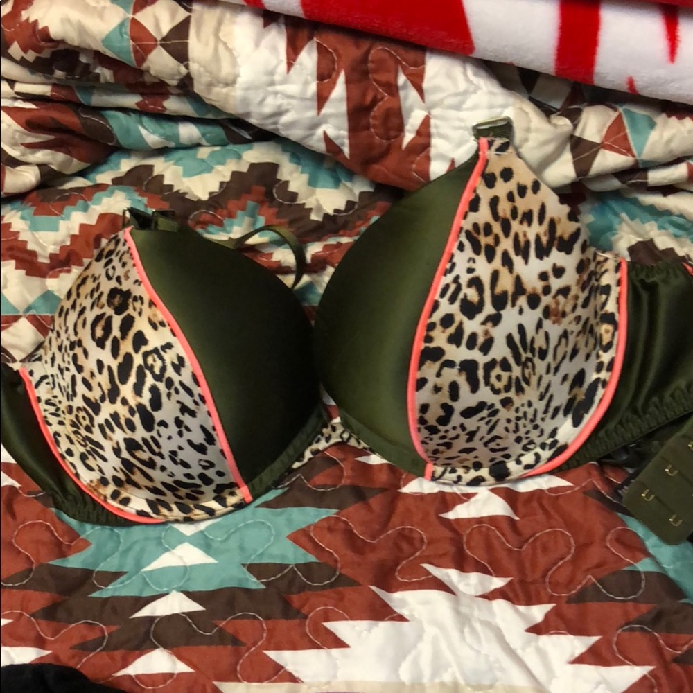 NWOT very sexy 34d